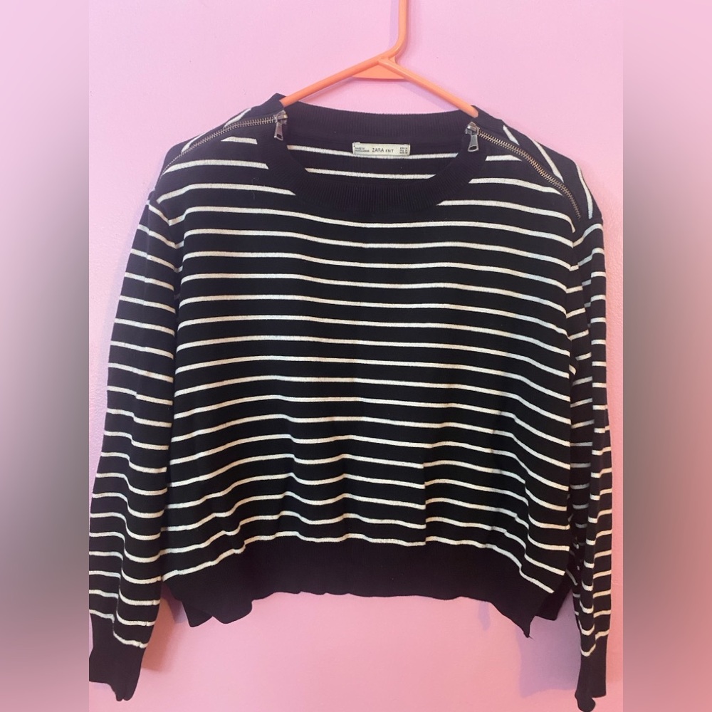 Zara Cropped Sweater W Zip Shoulder Detail.